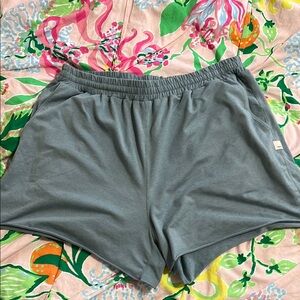 Vuori Shorts